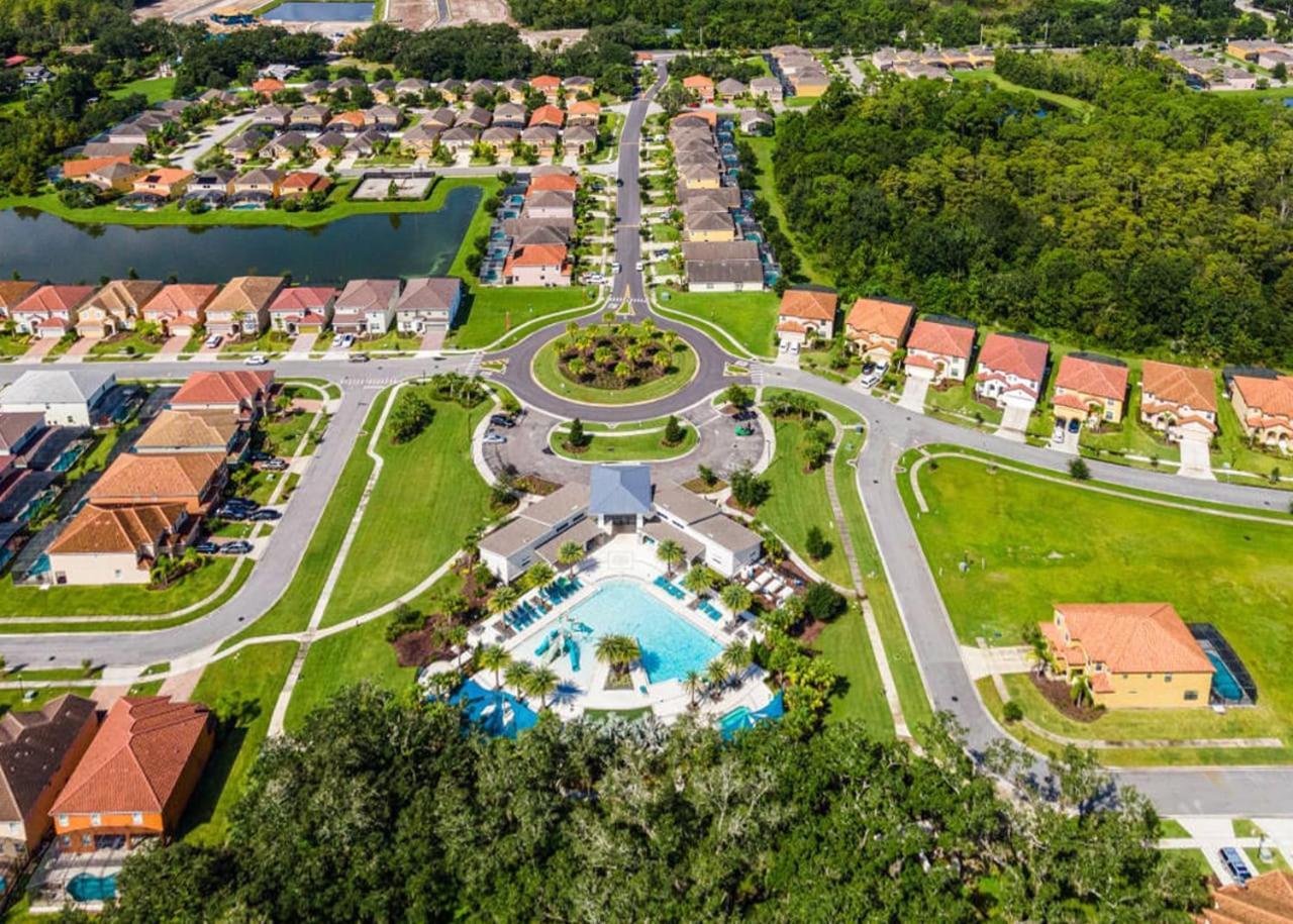 Stunning 9Br Home - Family Resort With Private Pool, Hot Tub, Games Room And Bbq! Kissimmee Kültér fotó